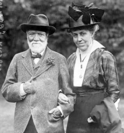 Andrew_&_Louise_Whitfield_Carnegie_1915